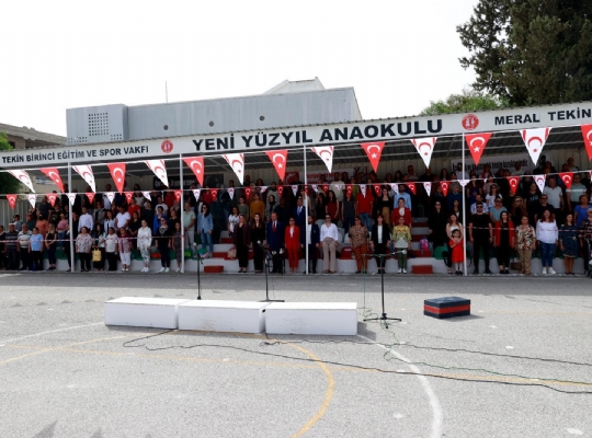 Meral Tekin Foundation Receives Plaque from Yeni Yüzyıl Kindergarten 